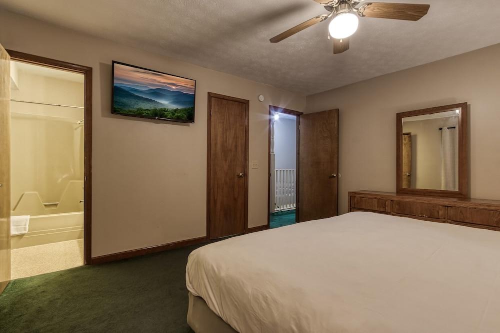 Pinecrest Hotel B photo 18