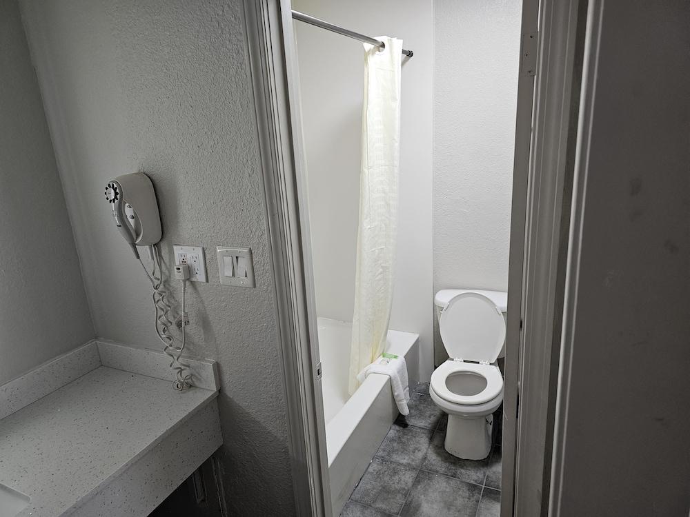 Quality Inn & Suites photo 29