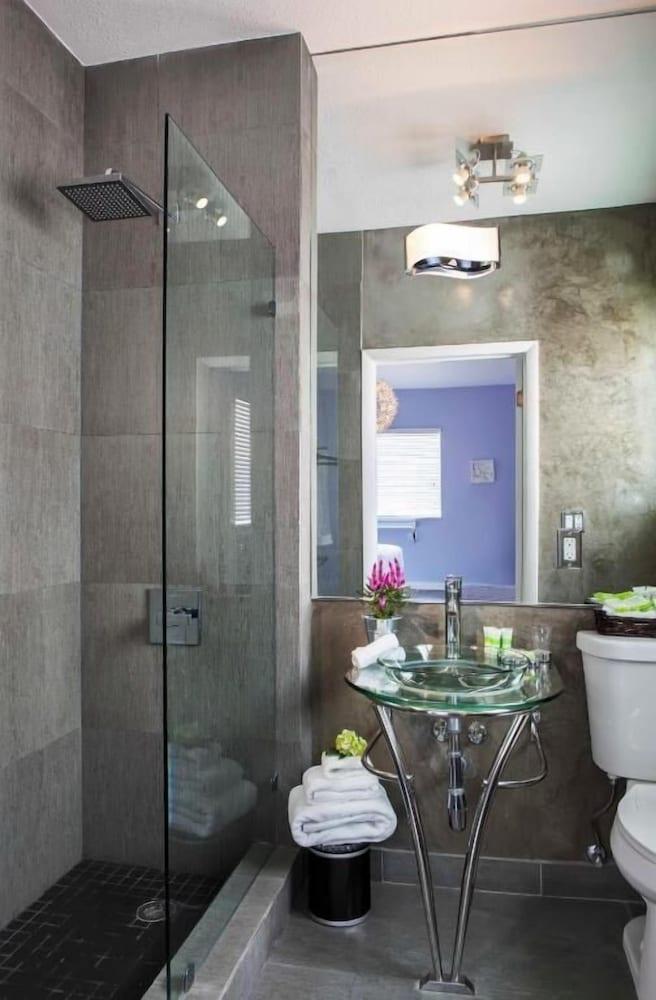M Hotel photo 15
