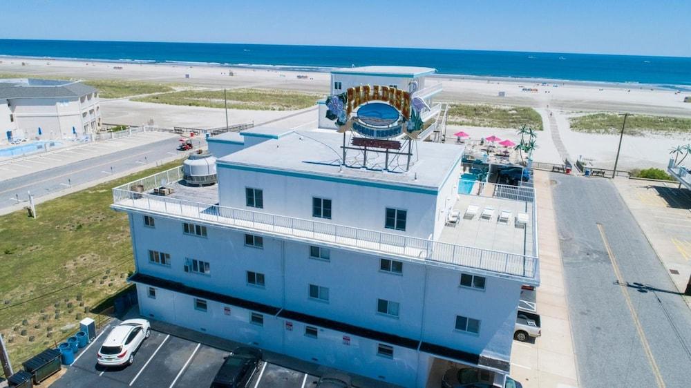 Paradise Oceanfront Resort photo 21