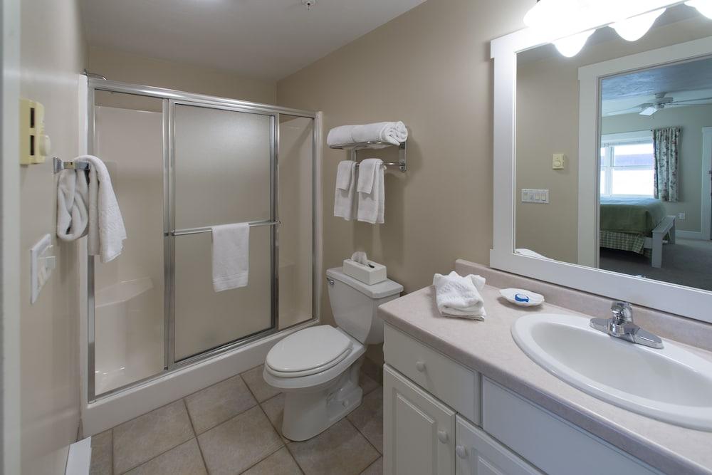 Edgewater Resort photo 84