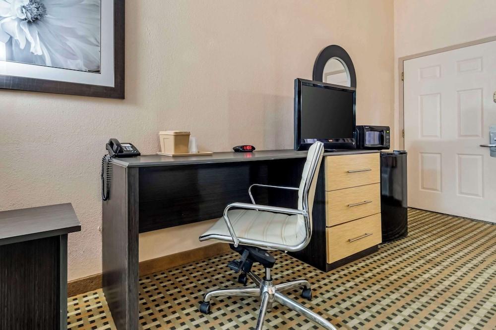 Quality Inn Amarillo West near Medical Center photo 30