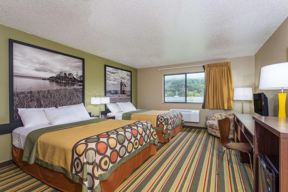 Super 8 by Wyndham Houghton photo 6