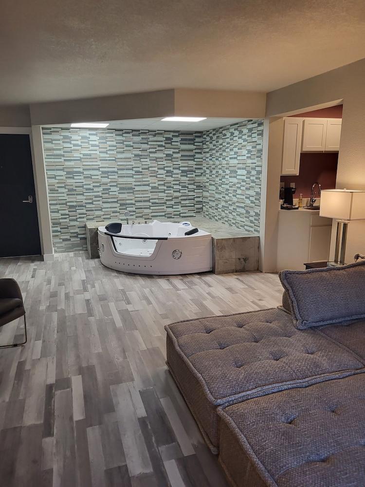 Red Fox Inn and Suites photo 3