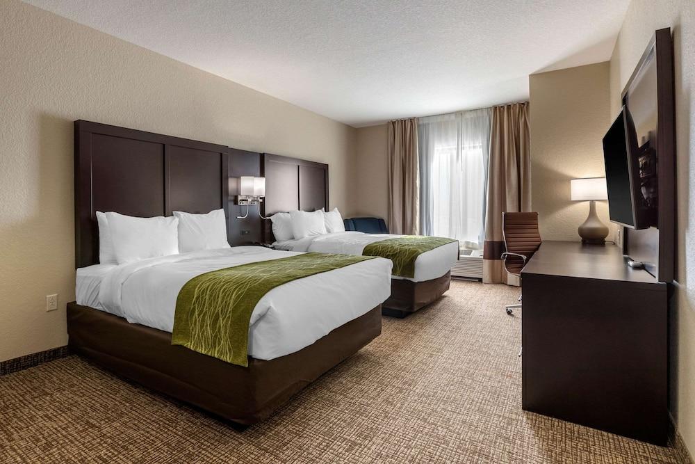 Comfort Inn & Suites Cedar Rapids CID Eastern Iowa Airport photo 21