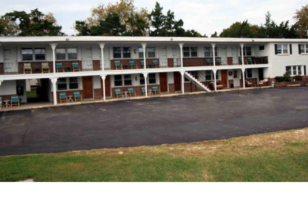 Cabin City Motel photo 1