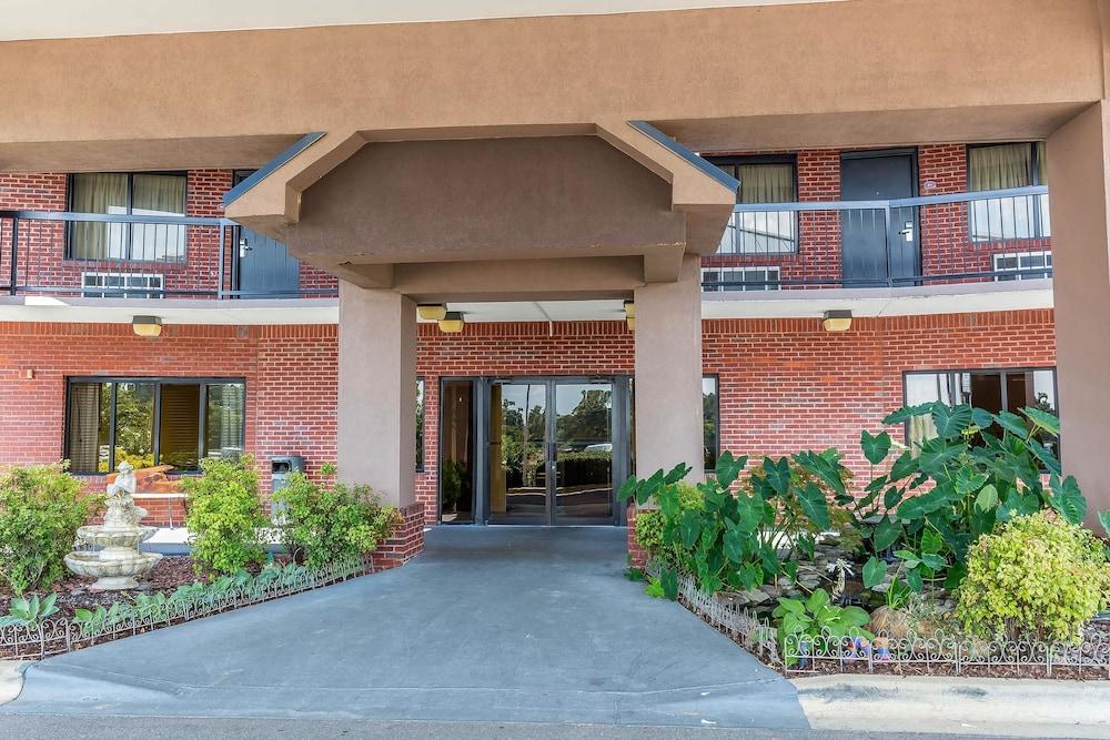 Quality Inn Calera I-65 exit 231 — hotel in Calera