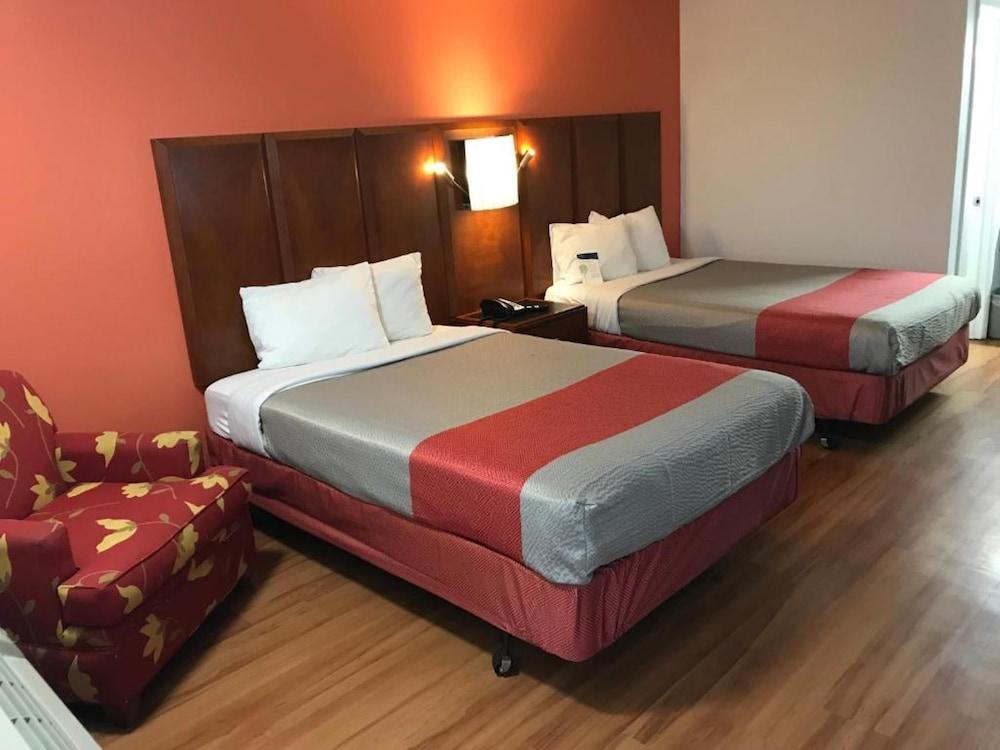 Motel 6 Van Buren, AR photo 28