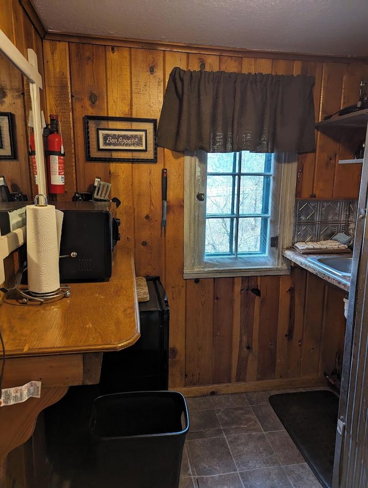 Ponderosa Pines Inn and Cabins photo 58