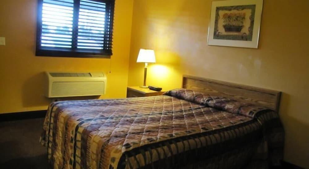 Colonial Inn Motel photo 2