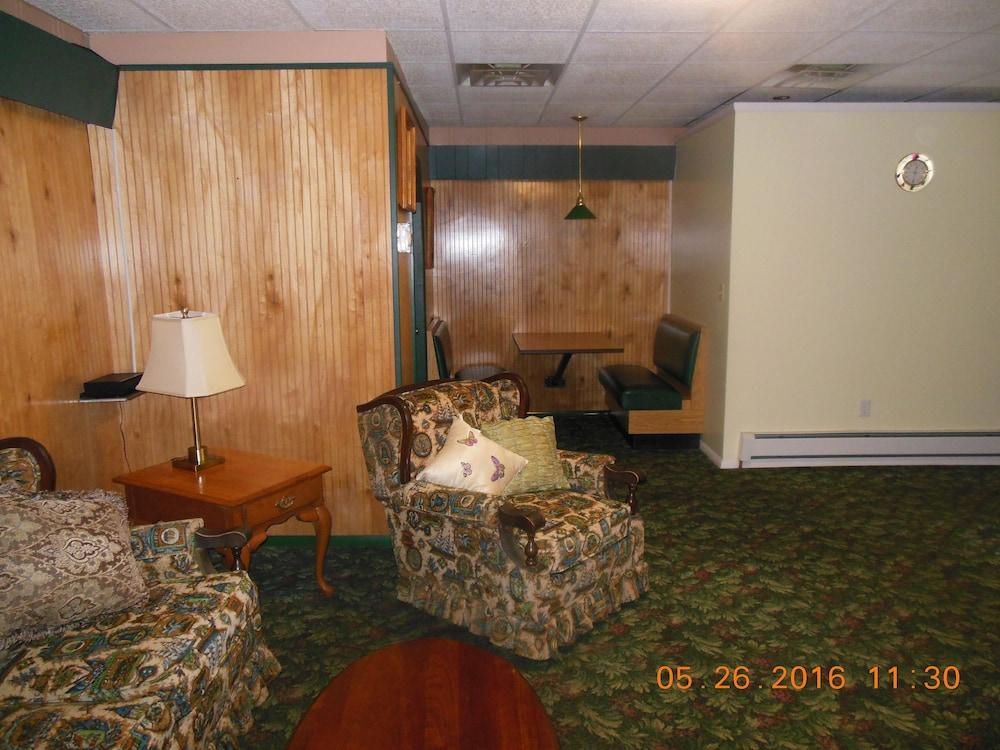 The Evergreen Motel photo 52