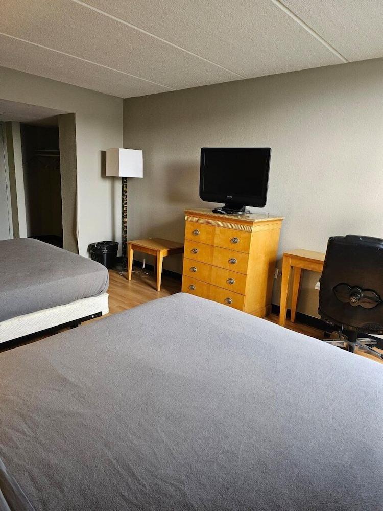Madison Inn and Suites photo 2