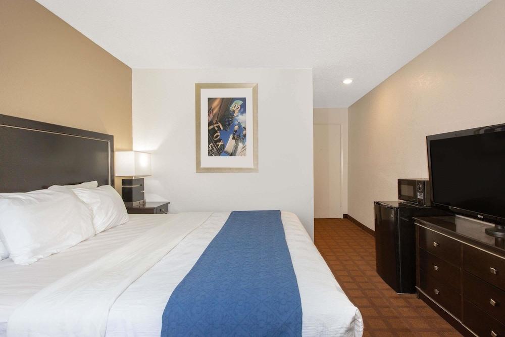 Umpqua Valley Hotel photo 9
