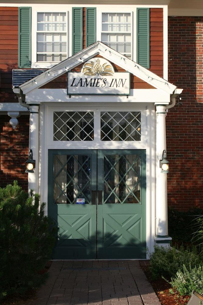 Lamie's Inn and The Old Salt Restaurant photo 45