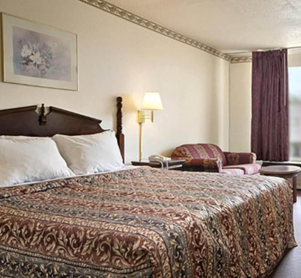 Royal Extended Stay Alcoa photo 11