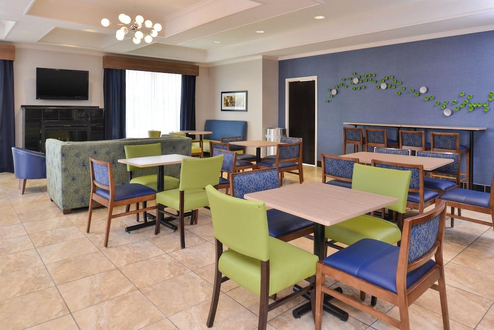 Holiday Inn Express Hotel & Suites San Antonio by IHG photo 2