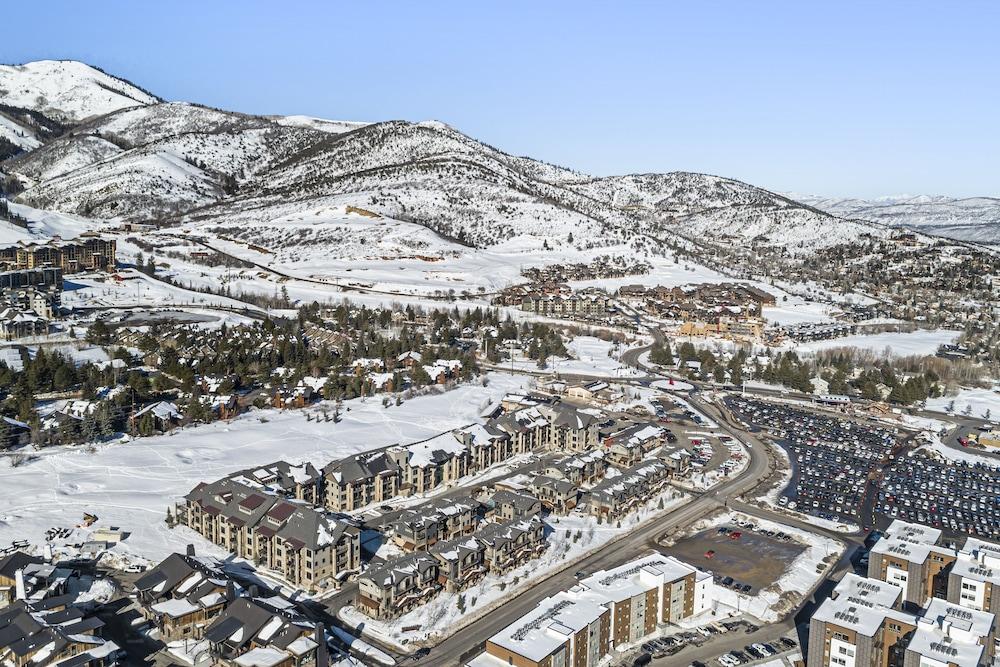 The Residences at Blackstone photo 23