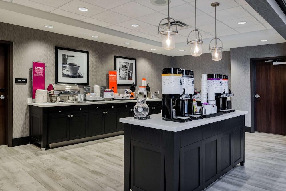 Hampton Inn & Suites Wixom photo 46