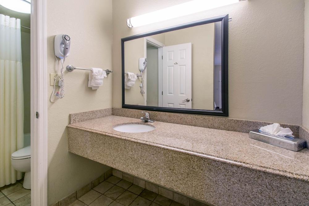 Quality Inn Daytona Speedway I-95 photo 22