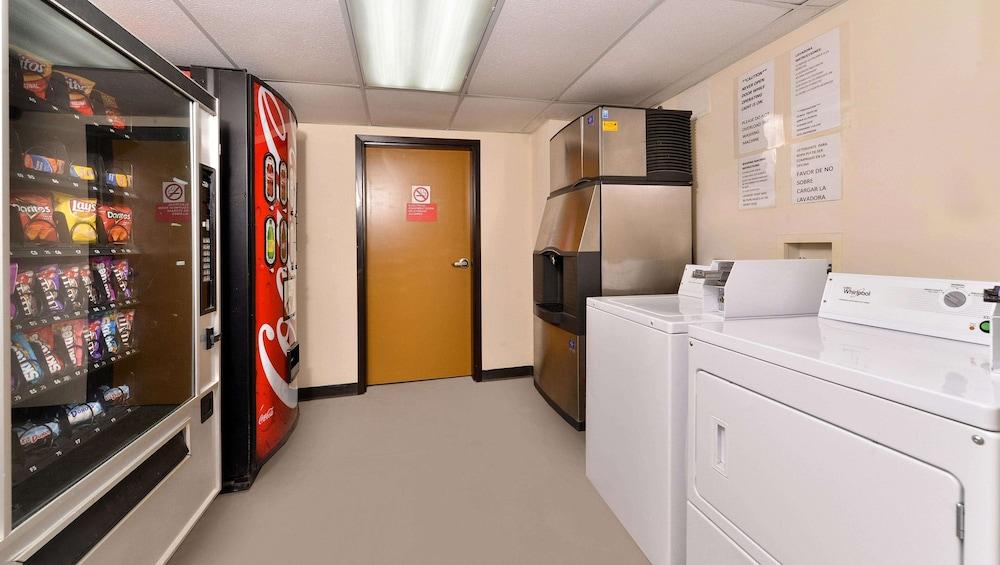Executive Inn & Suites photo 12