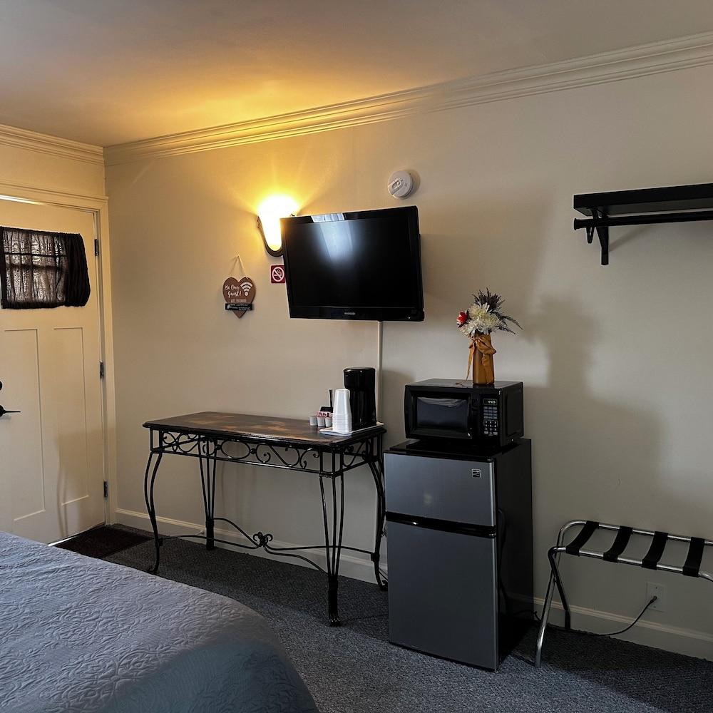 The Whitetail and Suites photo 24