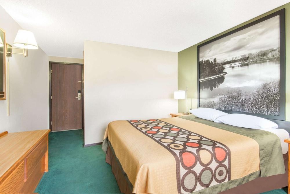 Super 8 by Wyndham Buffalo photo 7