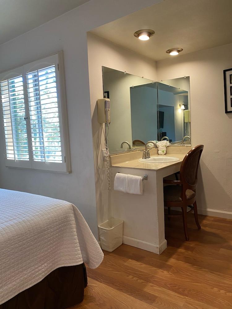 Carmel Resort Inn photo 74