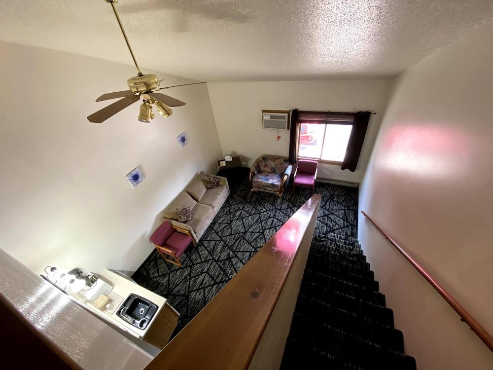 Woodlands Inn & Suites photo 37