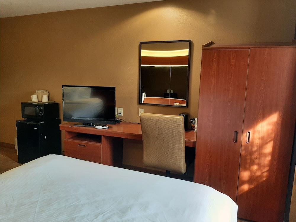 Starkville Inn & Suites photo 5