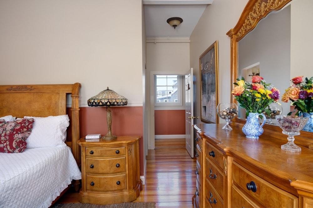 Ashley House photo 8