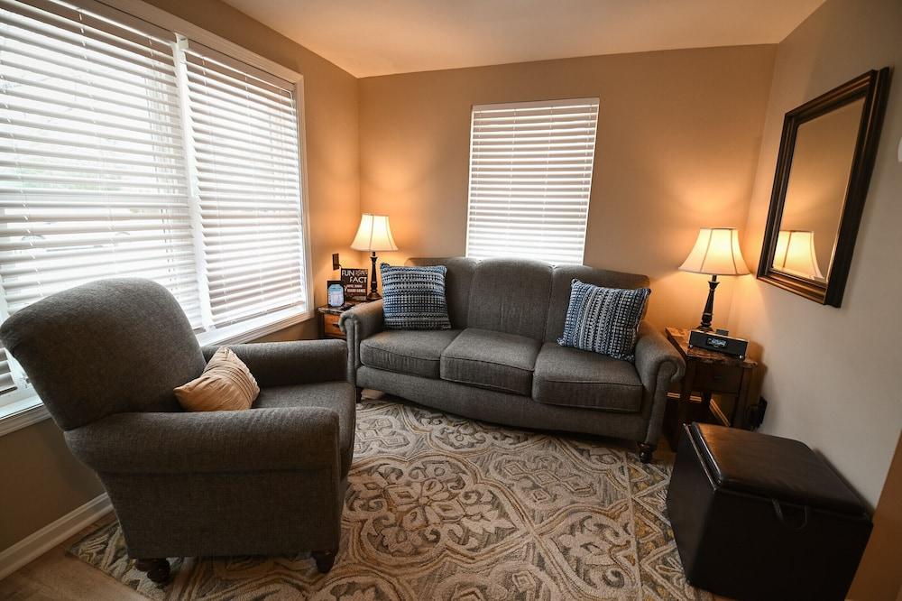 The Lakehouse Inn photo 9