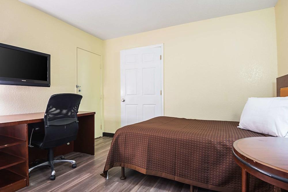 Rodeway Inn Kissimmee Maingate West photo 30
