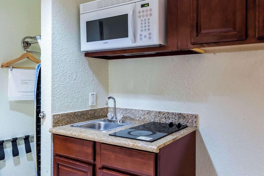 Suburban Studios Beaumont photo 18