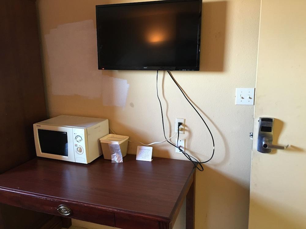 Reddy Inn and Suites photo 27