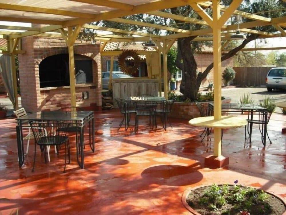 La Siesta Motel photo 12