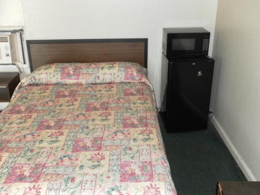 Tidewater Motel photo 18