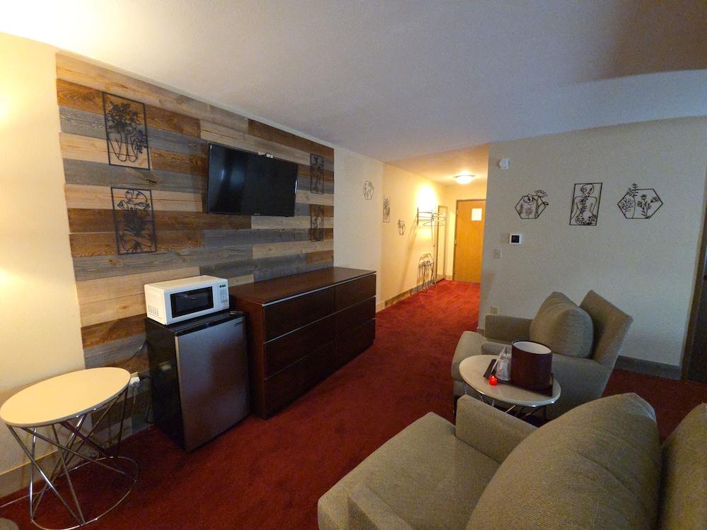 Chesaning Inn & Suites photo 6