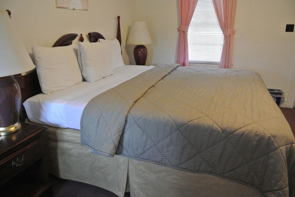 RoseWood Inn photo 52