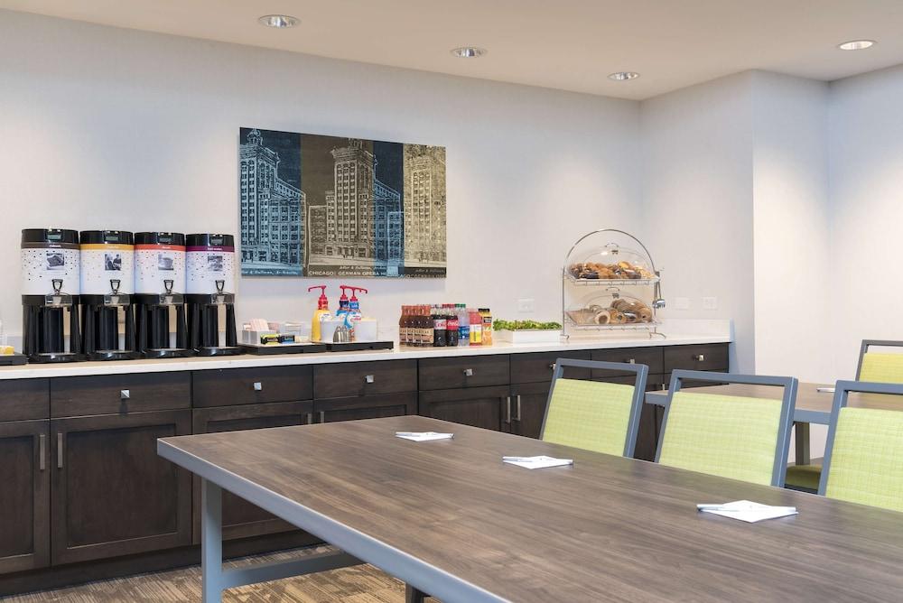 Hampton Inn & Suites Chicago Schaumburg photo 13