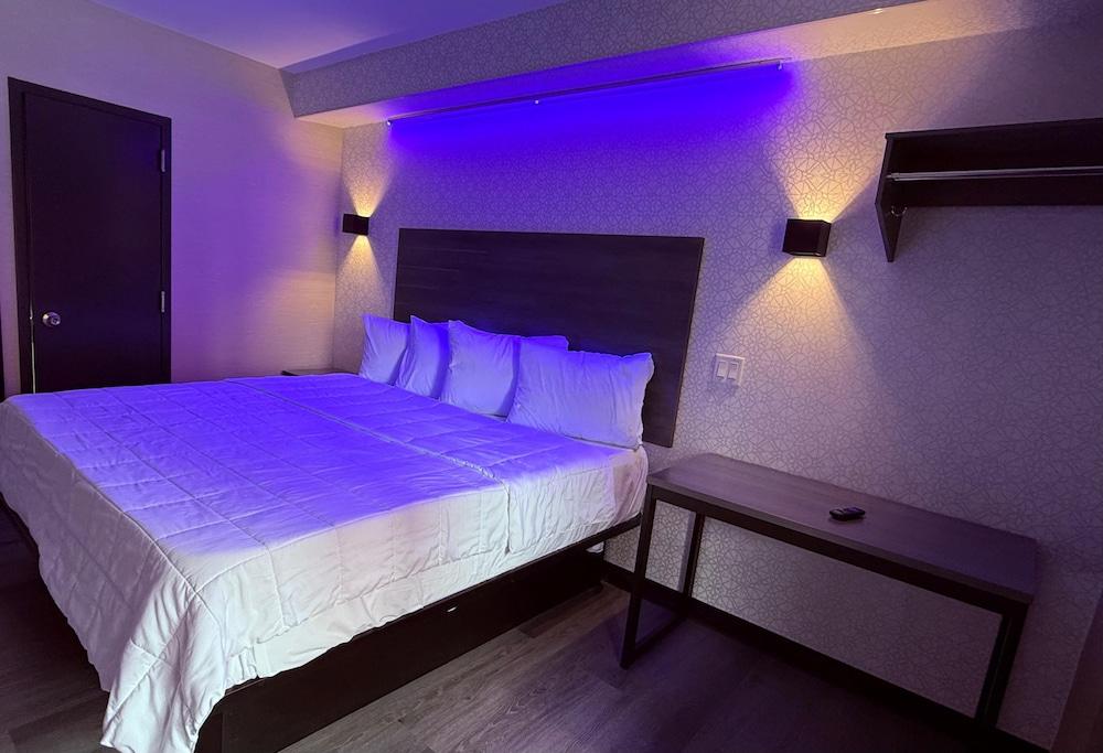 The Vine Hotel Bronx photo 2