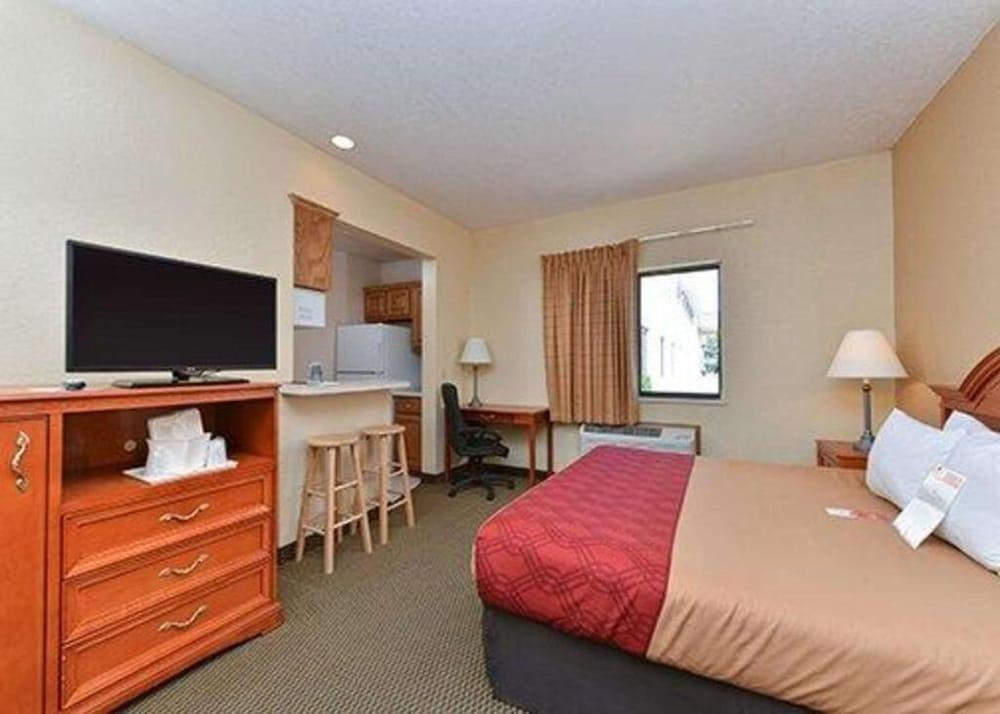 Express Inn & Suites photo 17