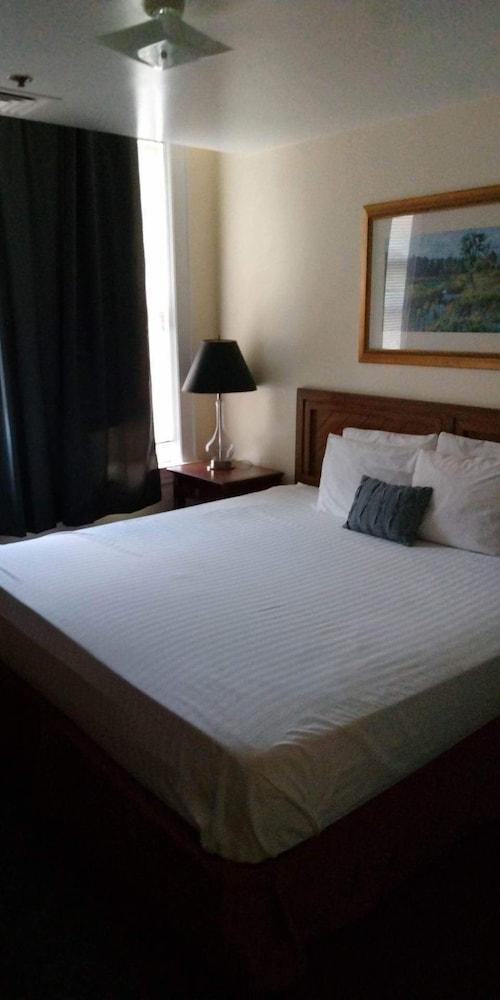 McLure Inn and Suites photo 9