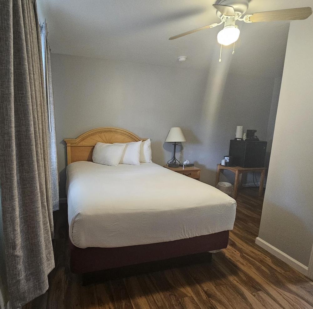 Capt.'s Inn & Suites photo 19