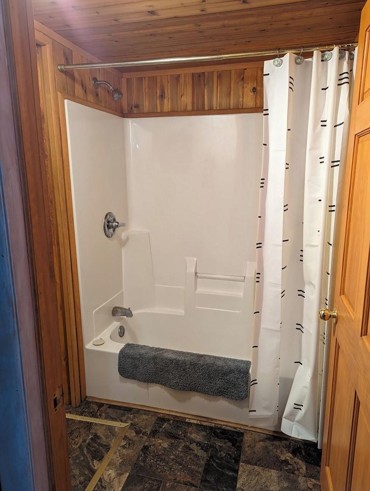 Ponderosa Pines Inn and Cabins photo 80