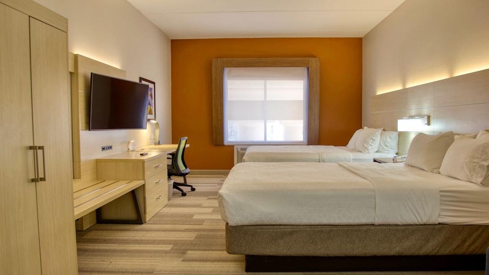 Holiday Inn Express Hotel & Suites BYRAM by IHG photo 24