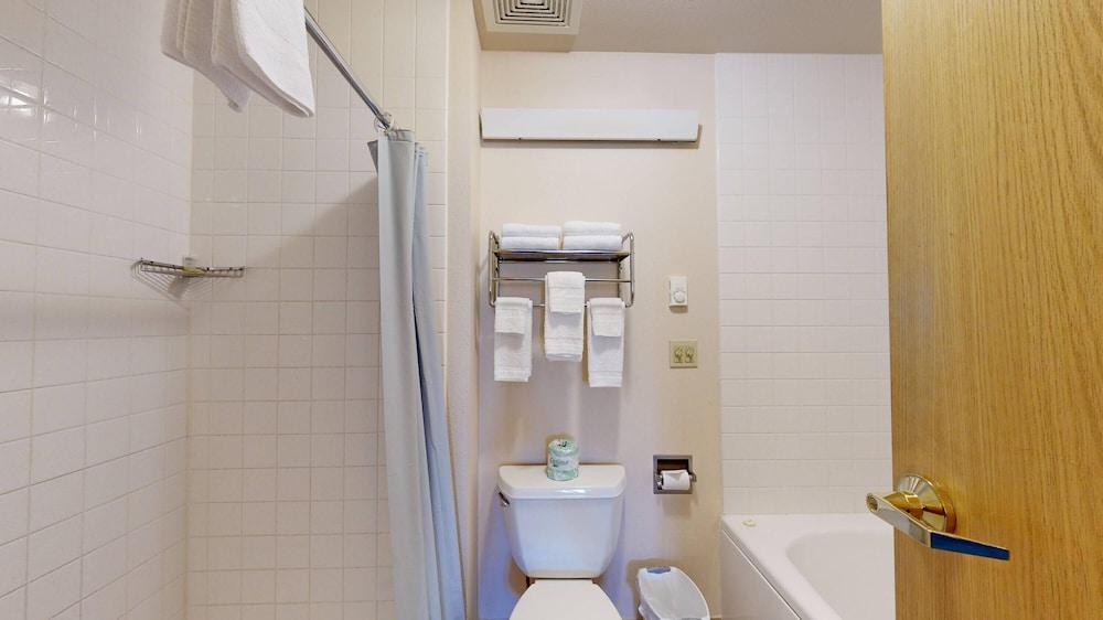 Western Executive Inn photo 13