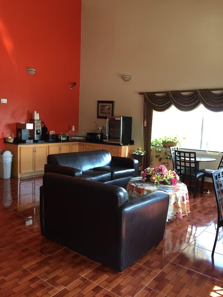 Scottish Inn & Suites photo 4
