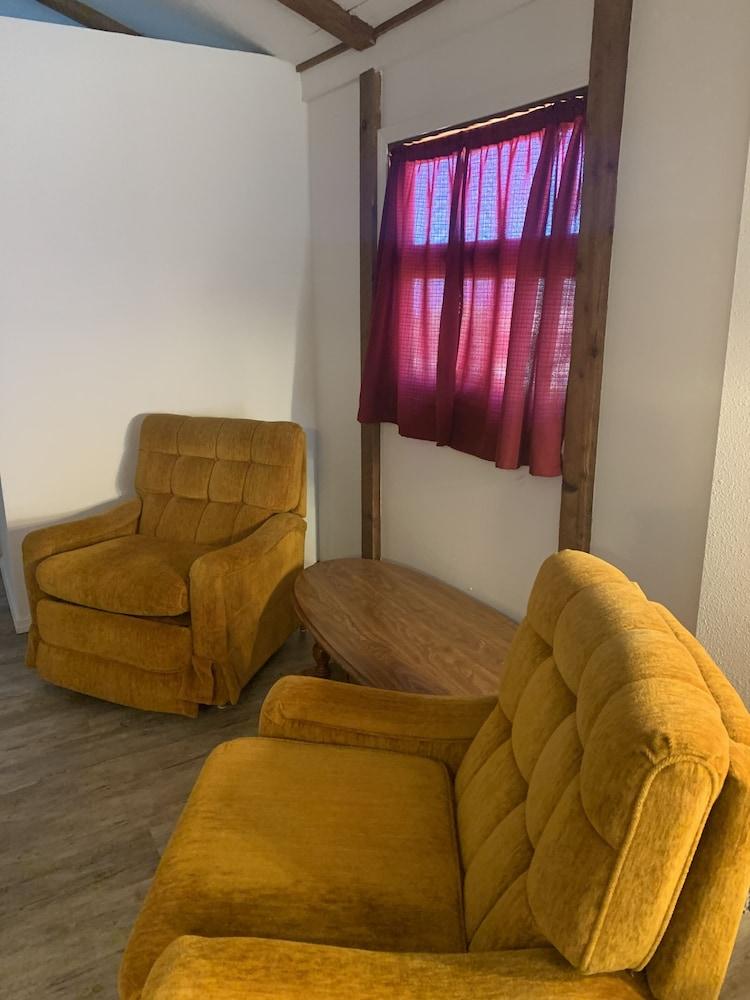 Coppermine Lodge photo 5