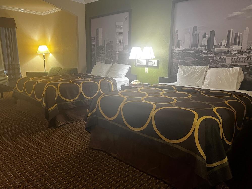 Super 8 by Wyndham IAH West/Greenspoint photo 20