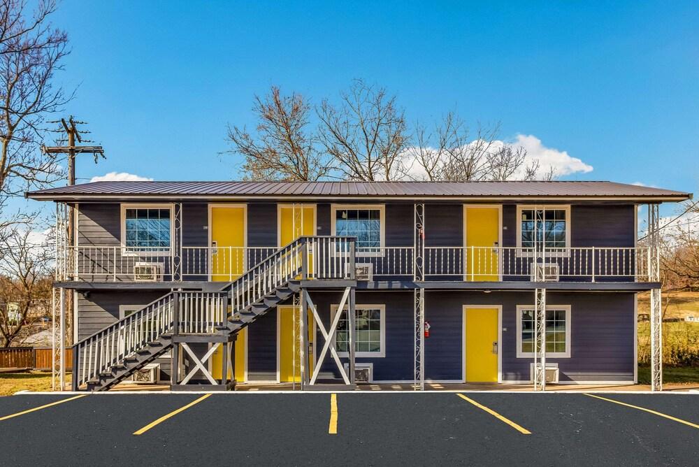 Rodeway Inn Berryville photo 23